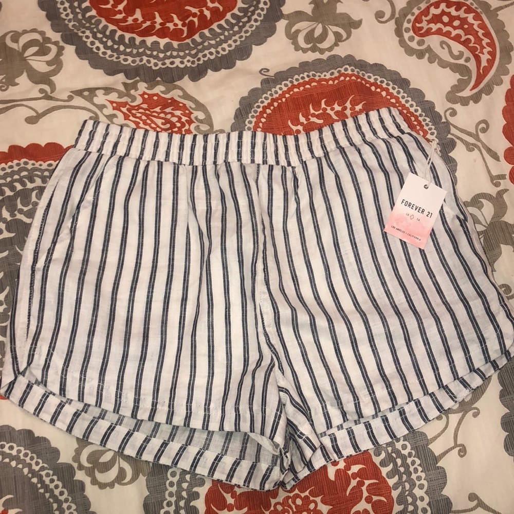 FOREVER 21 STRIPPED SHORTS